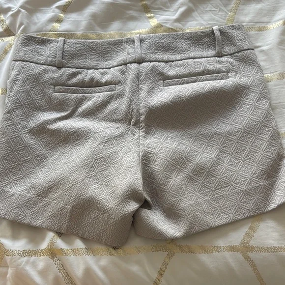 Elegant Brown Pattern Women's Shorts - Picture 3 of 3